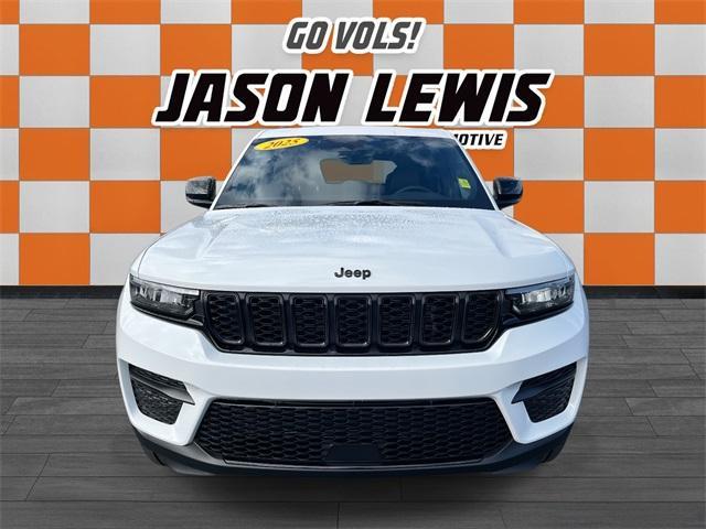 new 2025 Jeep Grand Cherokee car, priced at $43,700