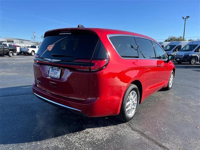 new 2025 Chrysler Pacifica car