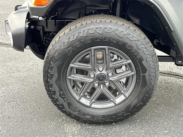 new 2025 Jeep Gladiator car, priced at $43,800