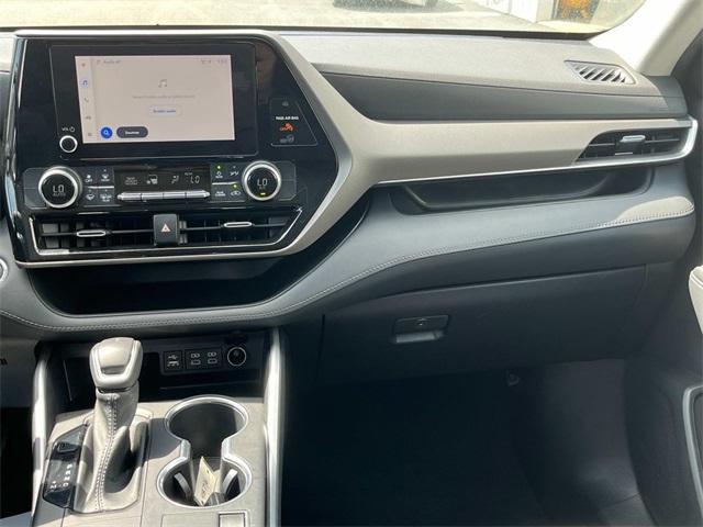 used 2023 Toyota Highlander car, priced at $35,616