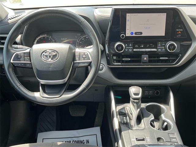 used 2023 Toyota Highlander car, priced at $35,616
