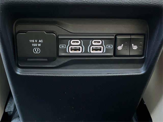 new 2025 Jeep Grand Cherokee car, priced at $51,555