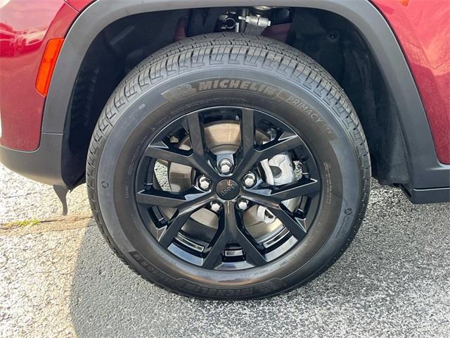 used 2024 Jeep Grand Cherokee car, priced at $40,170