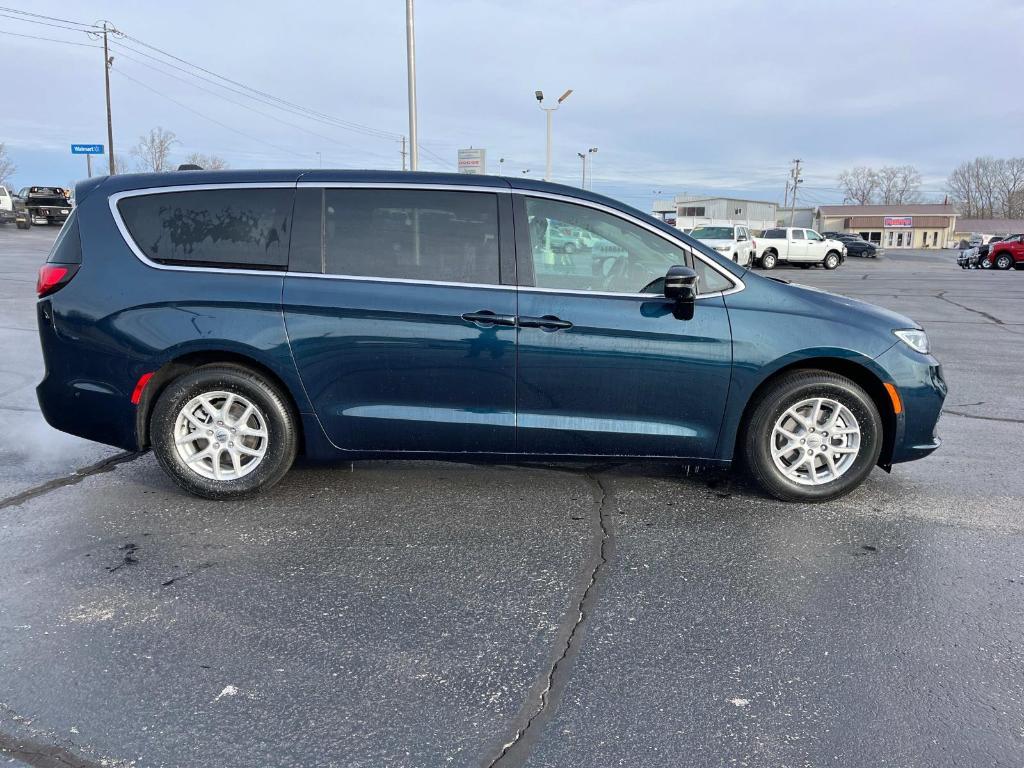 new 2025 Chrysler Pacifica car