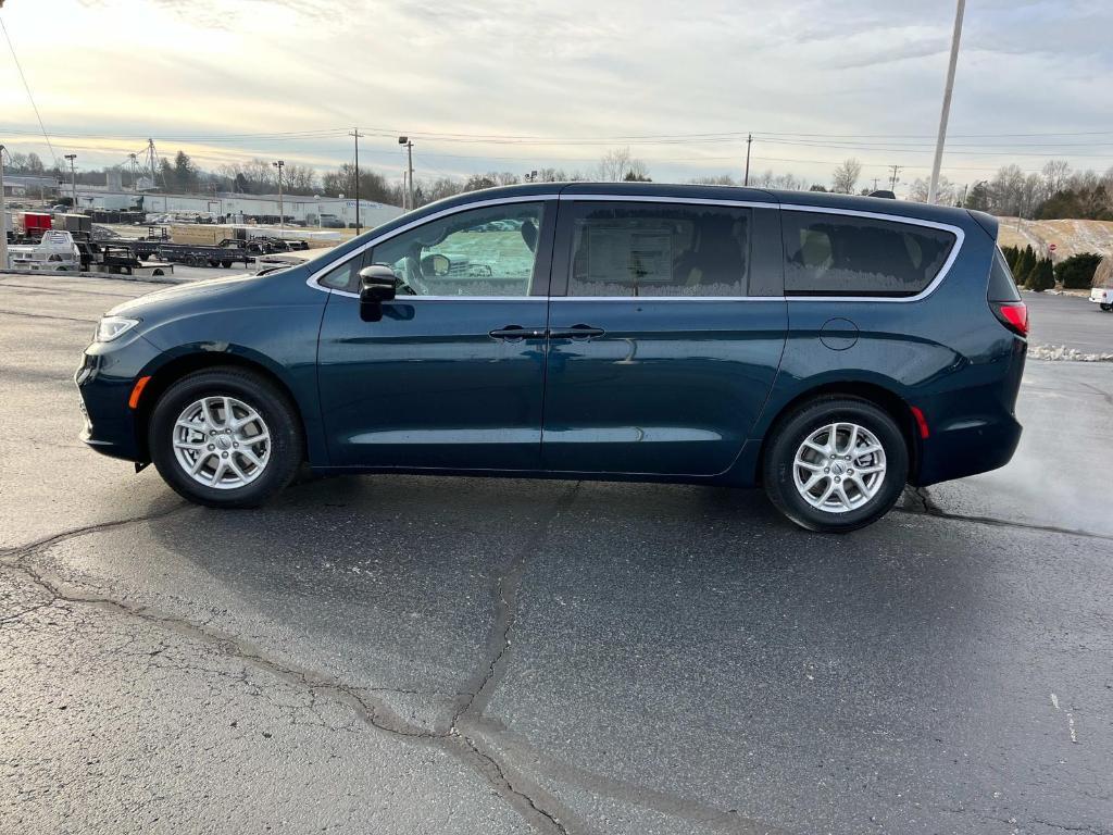 new 2025 Chrysler Pacifica car