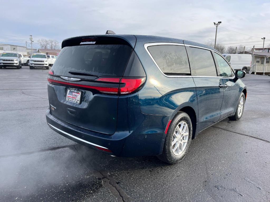 new 2025 Chrysler Pacifica car