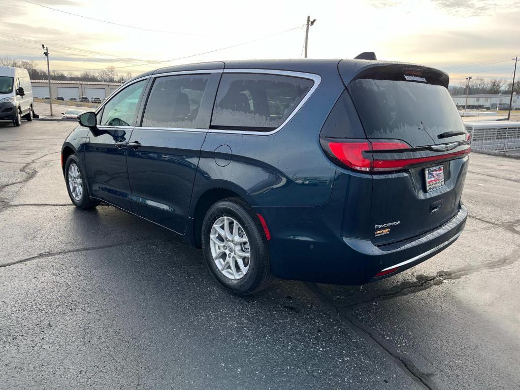 new 2025 Chrysler Pacifica car