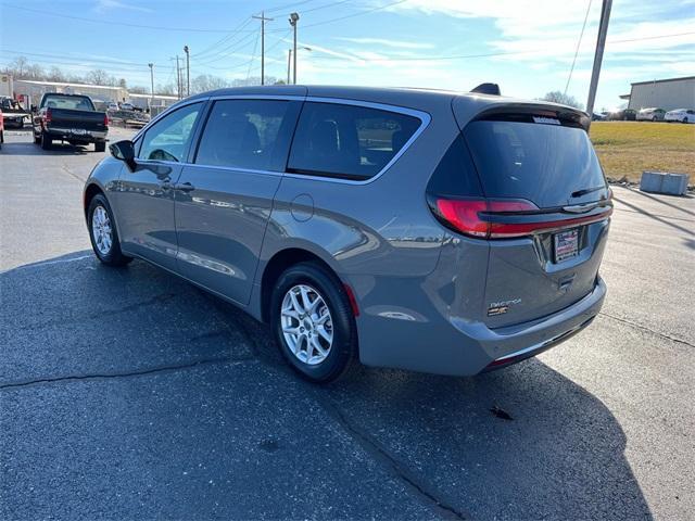 new 2025 Chrysler Pacifica car, priced at $38,640