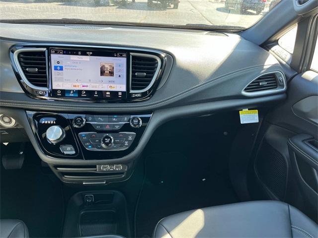 new 2025 Chrysler Pacifica car, priced at $38,640