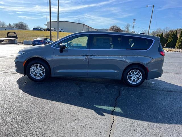 new 2025 Chrysler Pacifica car, priced at $38,640