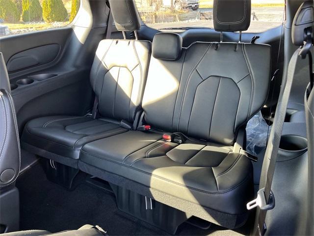new 2025 Chrysler Pacifica car, priced at $38,640