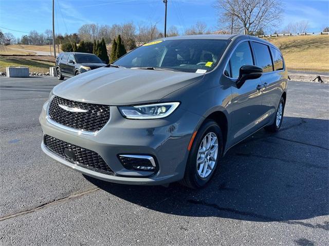 new 2025 Chrysler Pacifica car, priced at $38,640