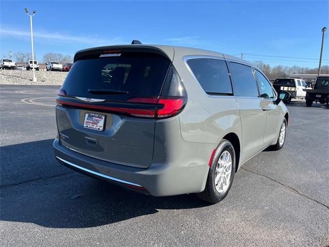 new 2025 Chrysler Pacifica car, priced at $38,640