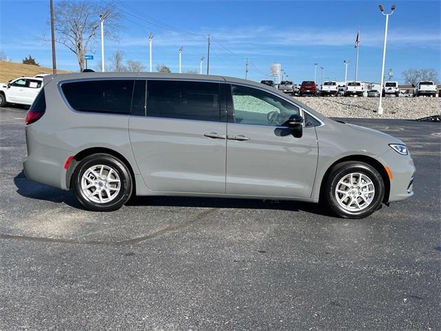 new 2025 Chrysler Pacifica car, priced at $38,640