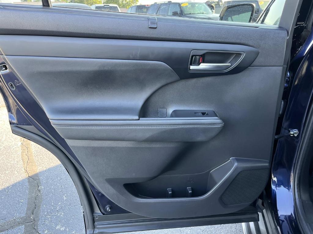 used 2023 Toyota Highlander car, priced at $37,606