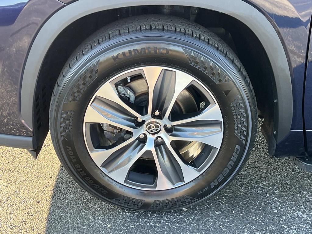 used 2023 Toyota Highlander car, priced at $37,606
