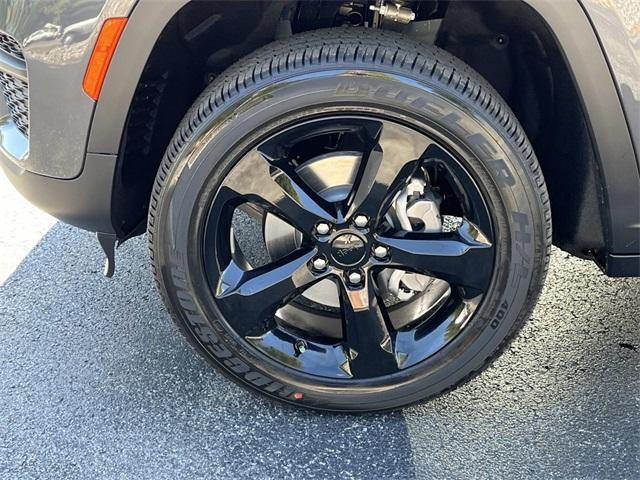 new 2025 Jeep Grand Cherokee car, priced at $43,870