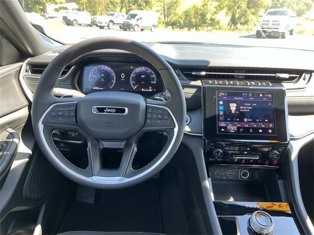 new 2025 Jeep Grand Cherokee car, priced at $43,870