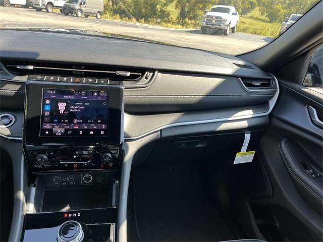 new 2025 Jeep Grand Cherokee car, priced at $43,870