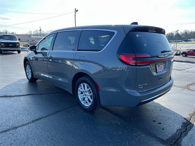 new 2025 Chrysler Pacifica car