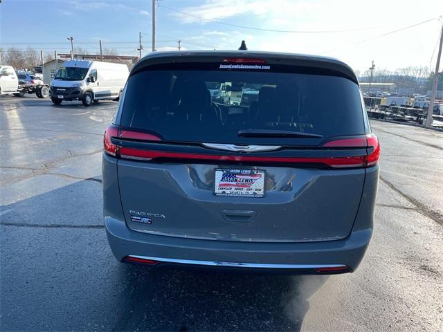 new 2025 Chrysler Pacifica car