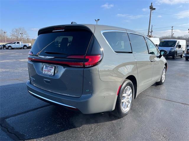 new 2025 Chrysler Pacifica car