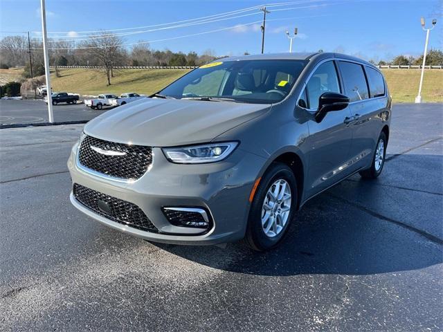 new 2025 Chrysler Pacifica car