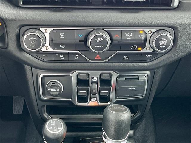 new 2025 Jeep Gladiator car, priced at $43,800