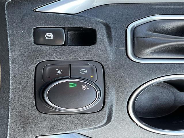 used 2022 Chevrolet Traverse car, priced at $23,699