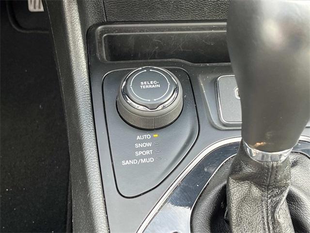 used 2023 Jeep Cherokee car, priced at $23,855