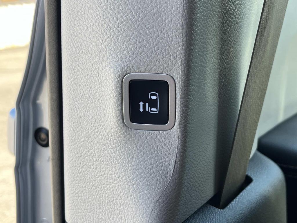 used 2024 Chrysler Pacifica car, priced at $32,299