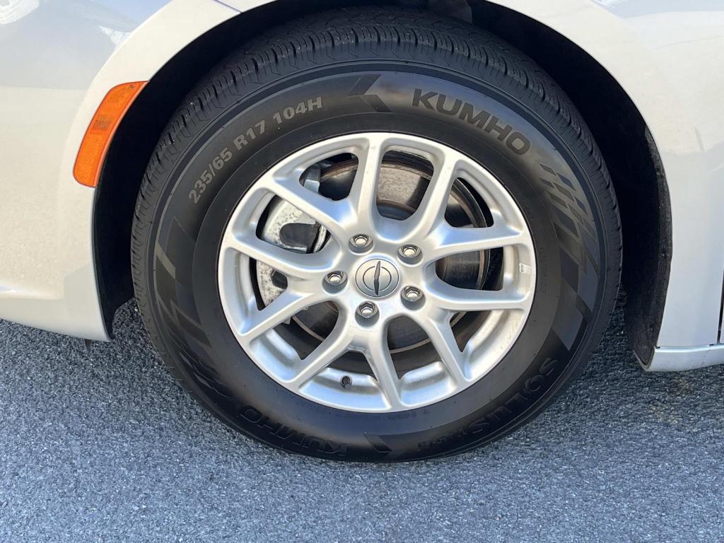 used 2024 Chrysler Pacifica car, priced at $32,299