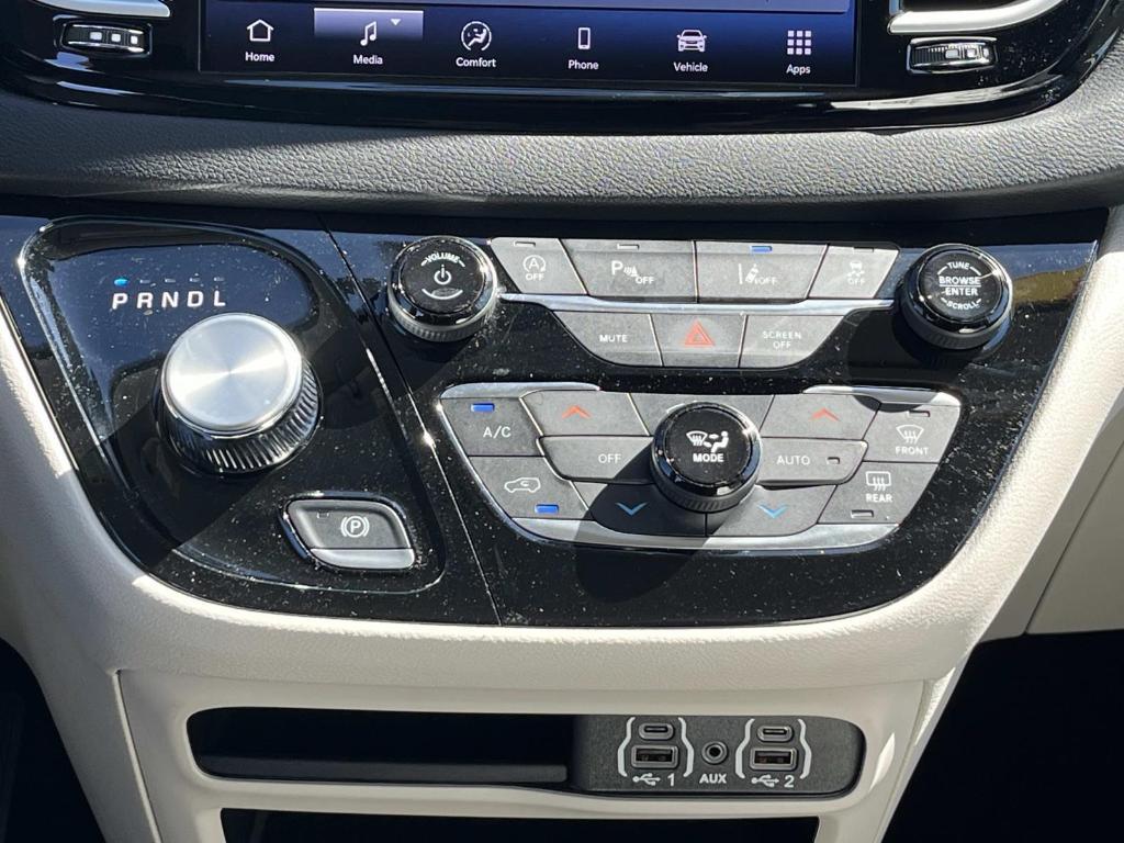 used 2024 Chrysler Pacifica car, priced at $32,299