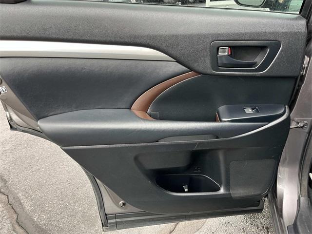 used 2014 Toyota Highlander car, priced at $10,695