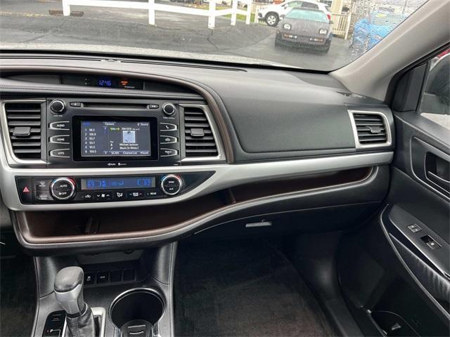 used 2014 Toyota Highlander car, priced at $10,695
