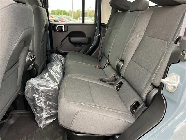 new 2025 Jeep Gladiator car, priced at $43,800