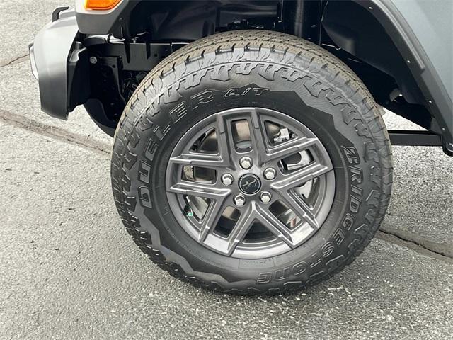 new 2025 Jeep Gladiator car, priced at $43,800