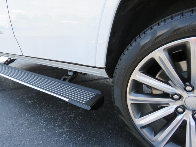 new 2023 Jeep Grand Wagoneer car, priced at $82,821