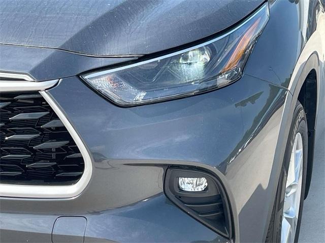 used 2023 Toyota Highlander car, priced at $35,646