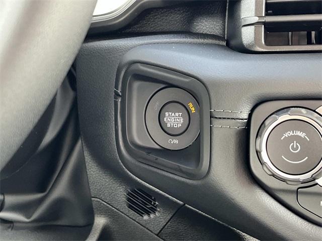 new 2025 Jeep Gladiator car, priced at $47,800