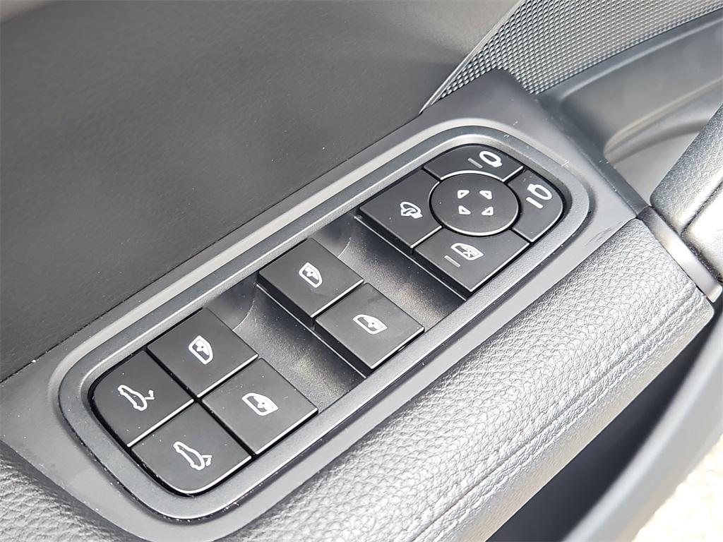 used 2025 Porsche Cayenne car, priced at $91,987