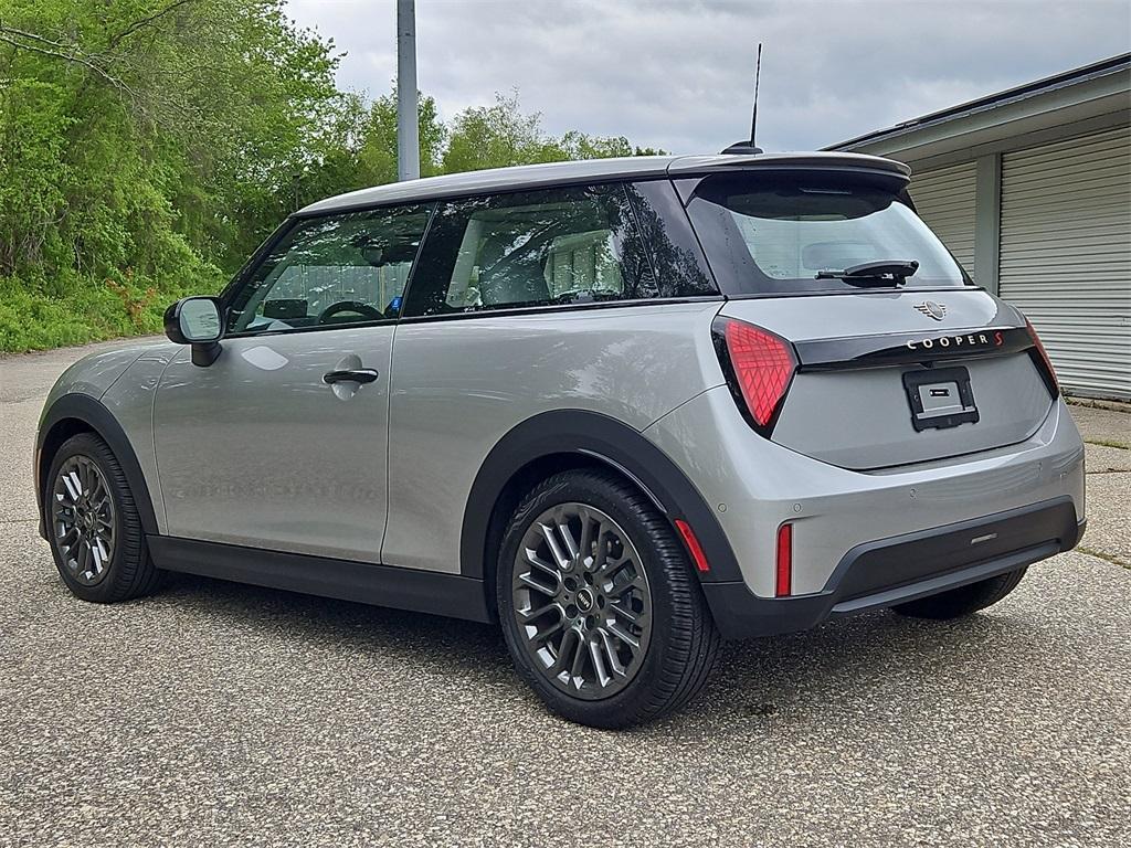 used 2025 MINI Hardtop car, priced at $32,987