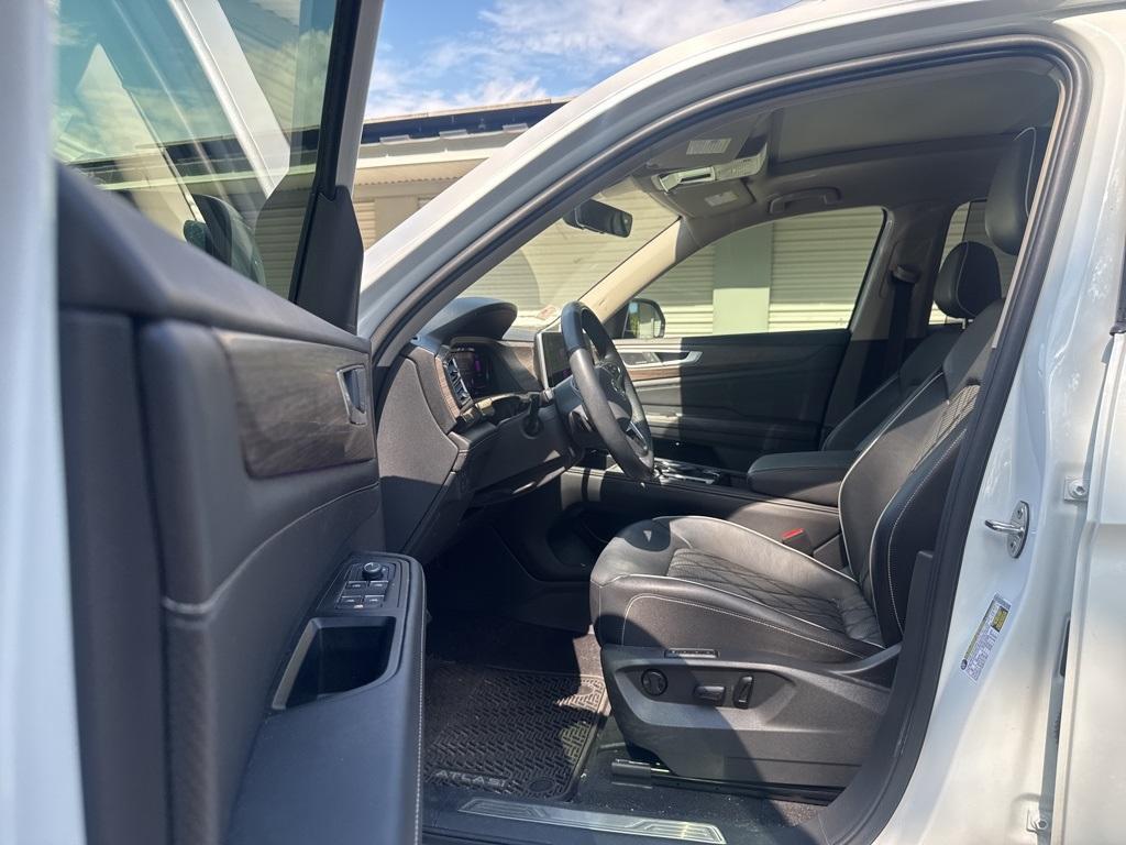 used 2024 Volkswagen Atlas car, priced at $40,987
