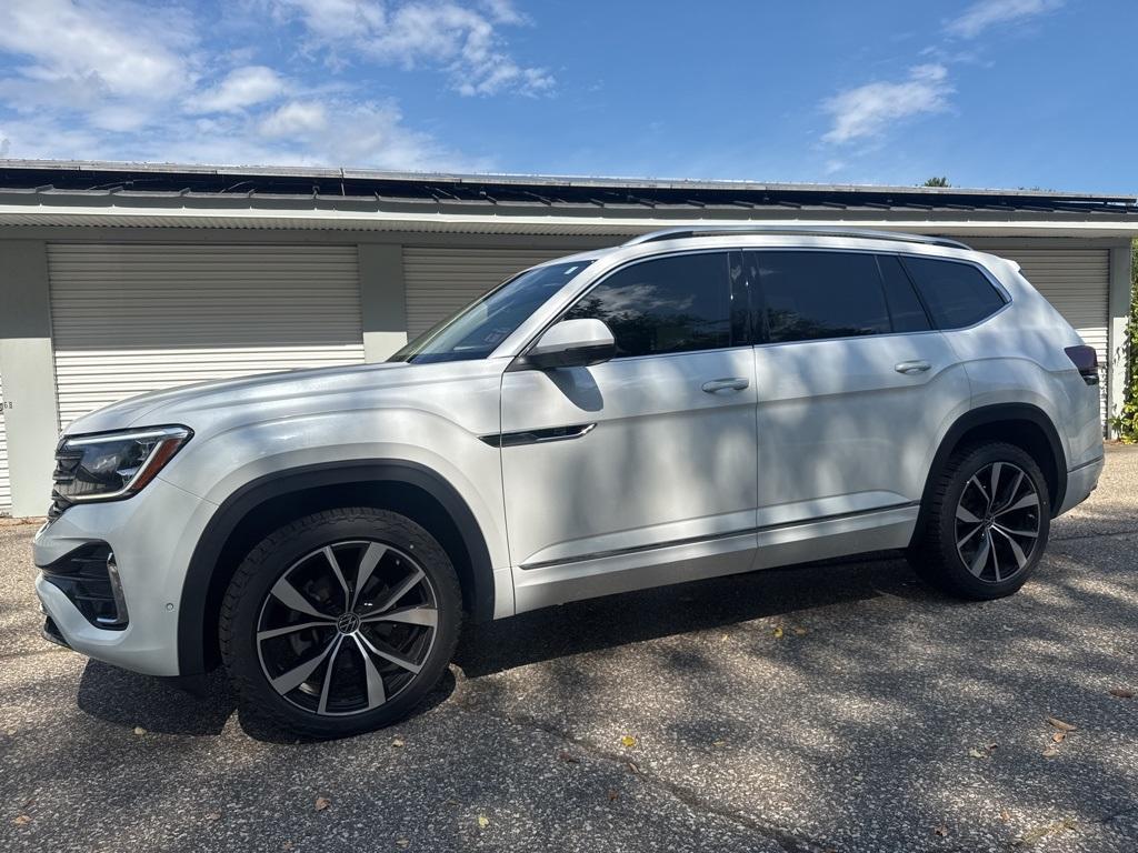 used 2024 Volkswagen Atlas car, priced at $40,987