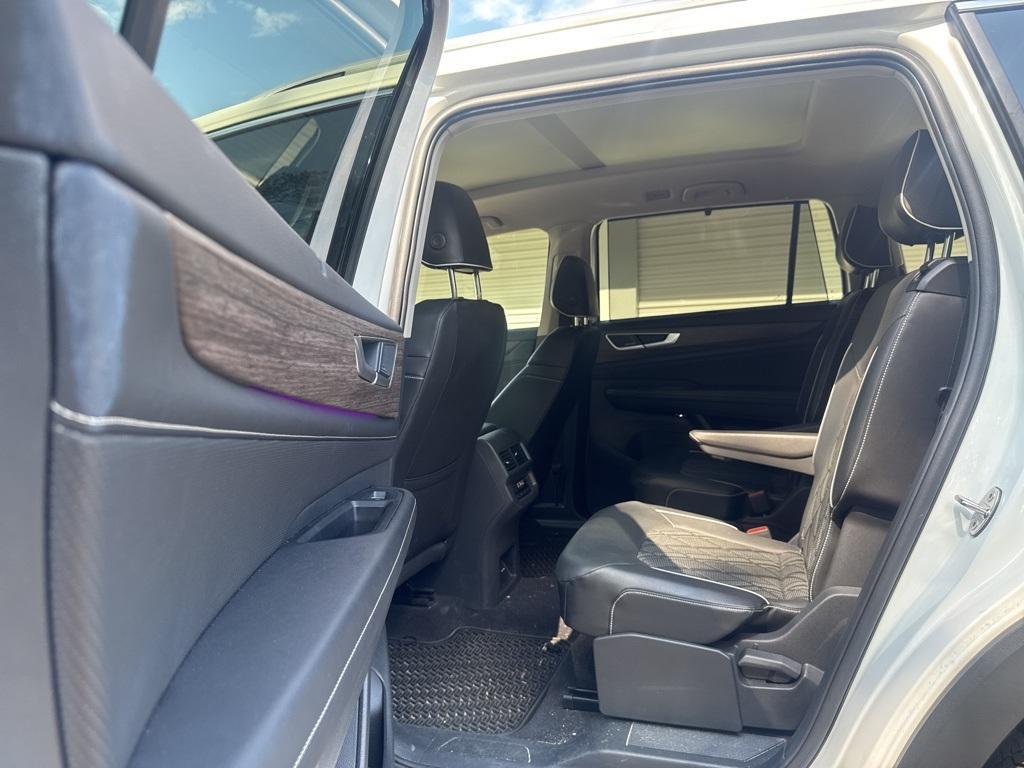 used 2024 Volkswagen Atlas car, priced at $40,987
