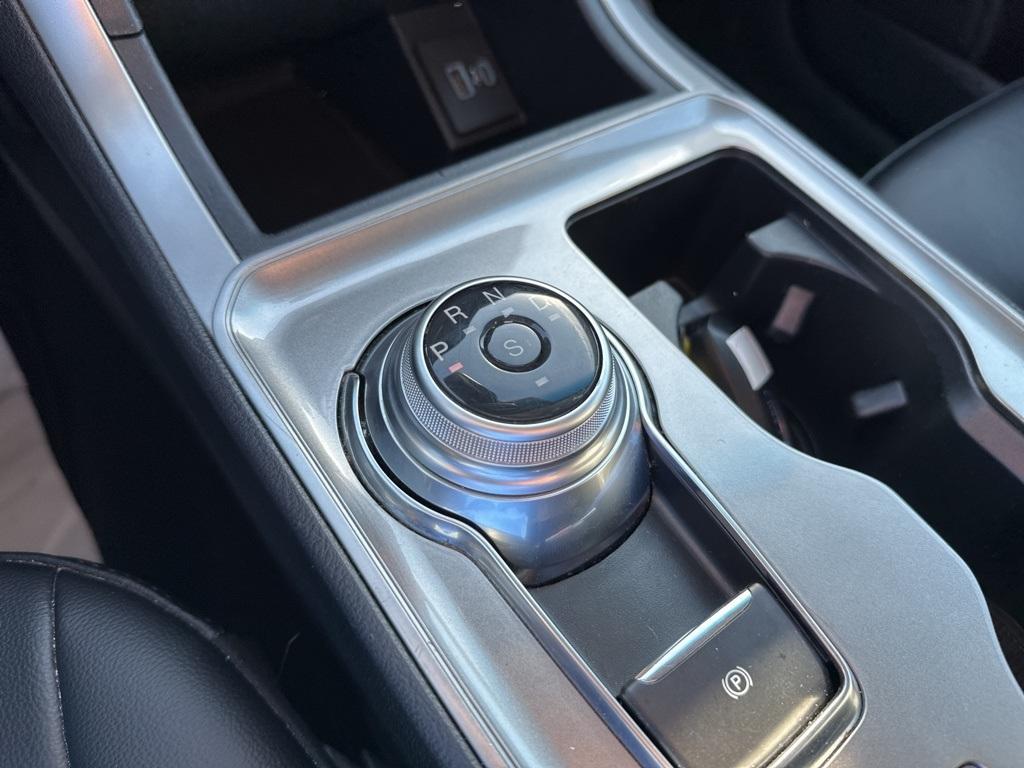 used 2024 Ford Edge car, priced at $26,900