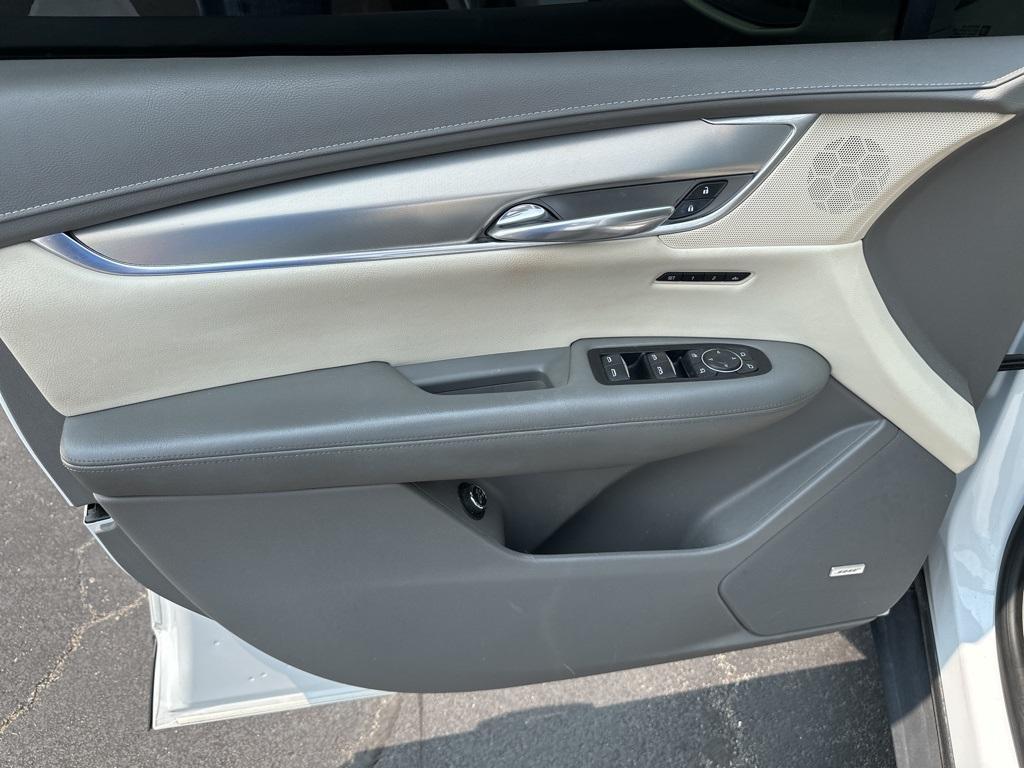 used 2017 Cadillac XT5 car, priced at $15,900