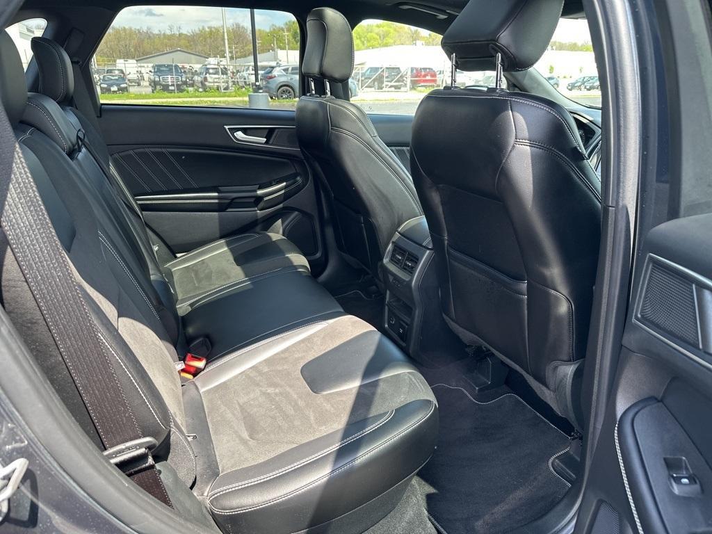 used 2022 Ford Edge car, priced at $31,900