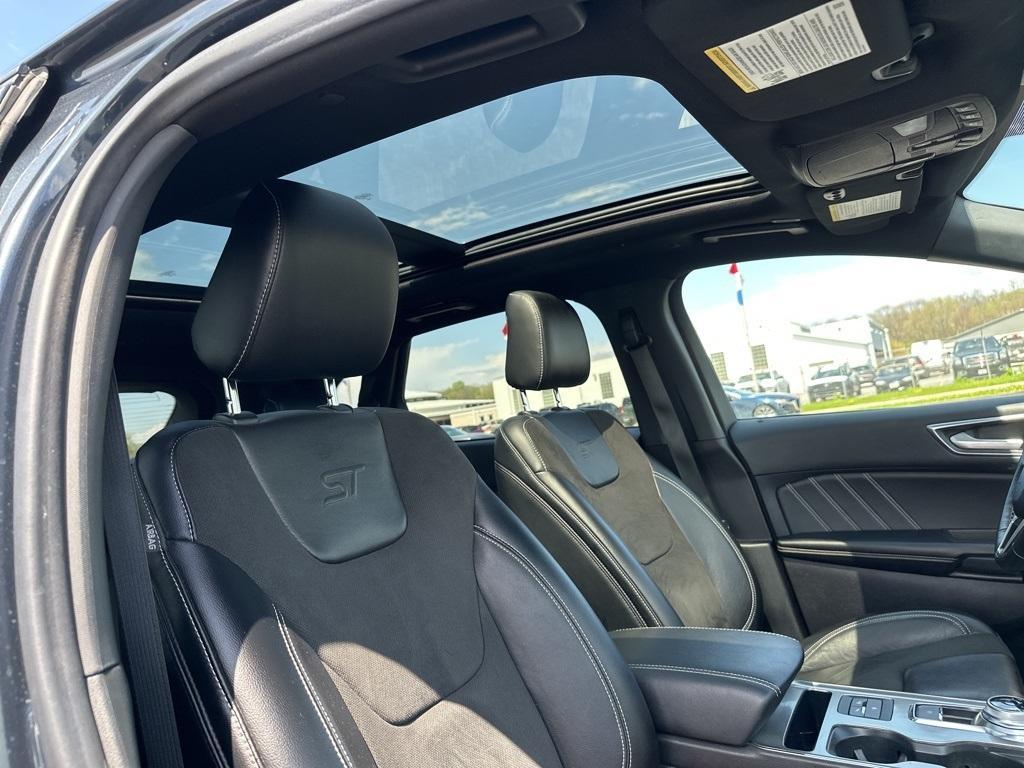 used 2022 Ford Edge car, priced at $31,900