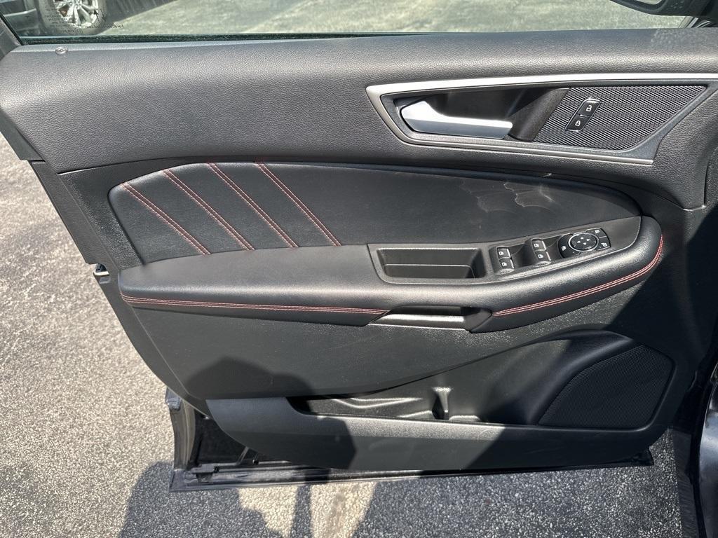 used 2022 Ford Edge car, priced at $30,900